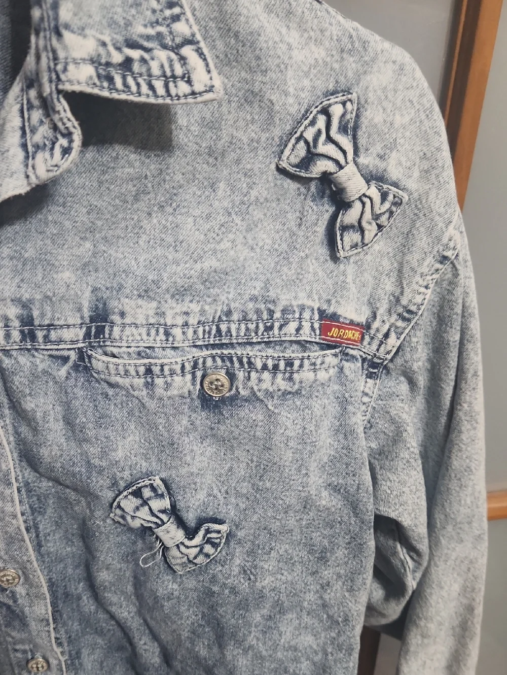 Jordache Vintage Light Wash Womens Denim Button Up Shirt With Bows Size Small